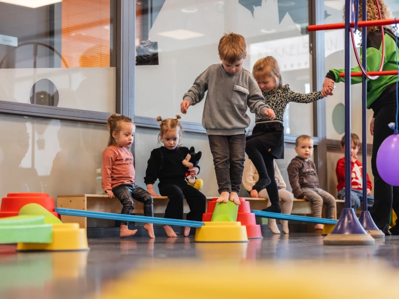 spelen in de sportzaal